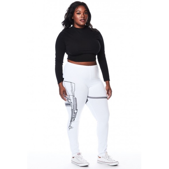 1x-3x New Plus Size Gun Leggings - Picture 3 of 7